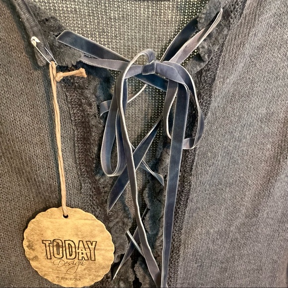 NWT Spanish boutique sweater - Picture 2 of 3